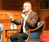 Turkish political prisoner, pastor Brunson speaks at College