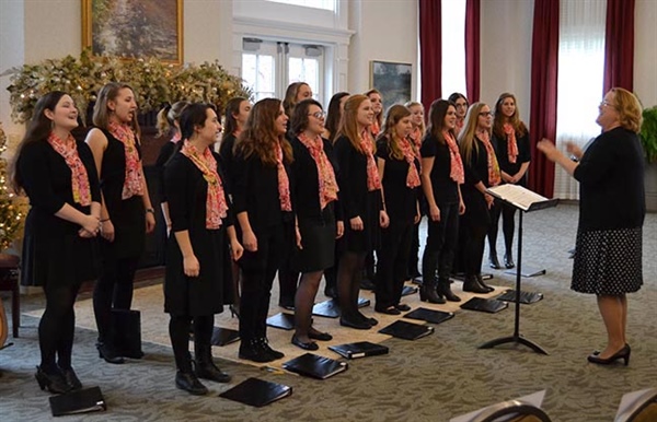 College Singers joined by Youth Chorus at concert