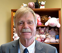 McIntyre to receive 2025 Professor of the Year award