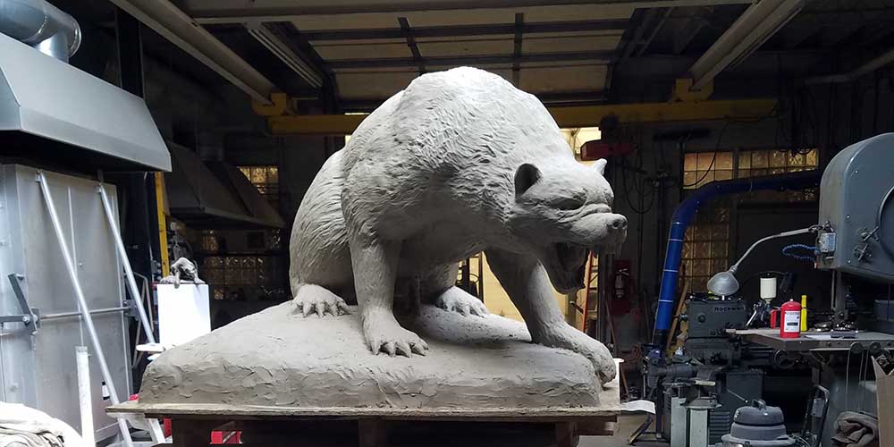Class of 2019 gives campus a mascot monument