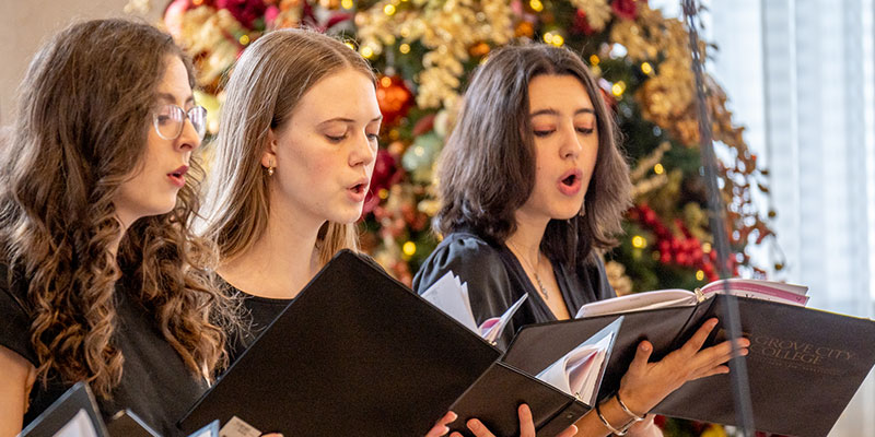 GCC Singers, Youth Chorus greet the season with song