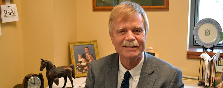 McIntyre to receive 2025 Professor of the Year award