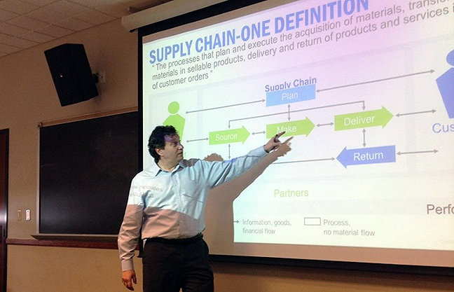 Supply chain executive speaks to retail management students
