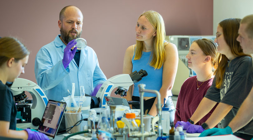 BS-Biology-General-Science-Secondary-Education-body-01_0326