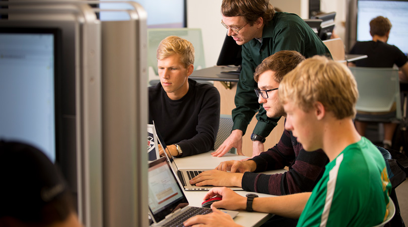 Computer-Science-Minors-body-01_0526639137819157243365
